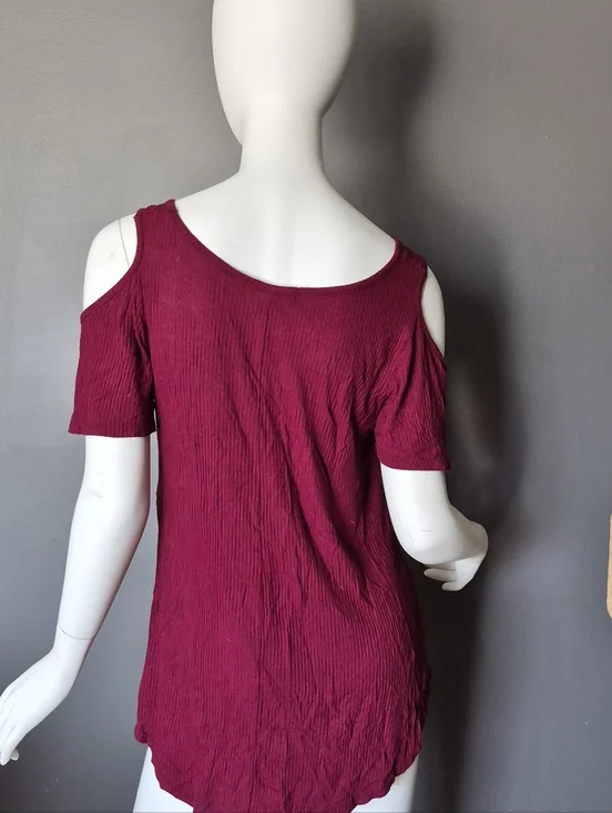 Acemi Burgundy Cold-Shoulder Swing Top - Picture 2 of 3